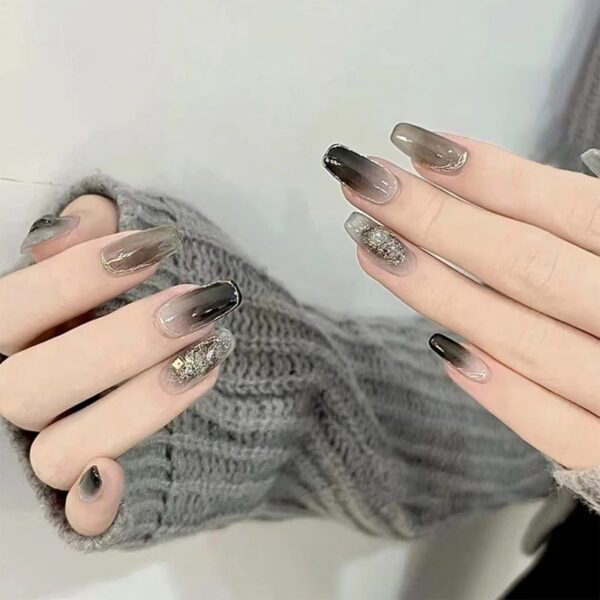 أظافر صناعية متوسطة مربعة لامعة مع تصميم فضي، 24 قطعة